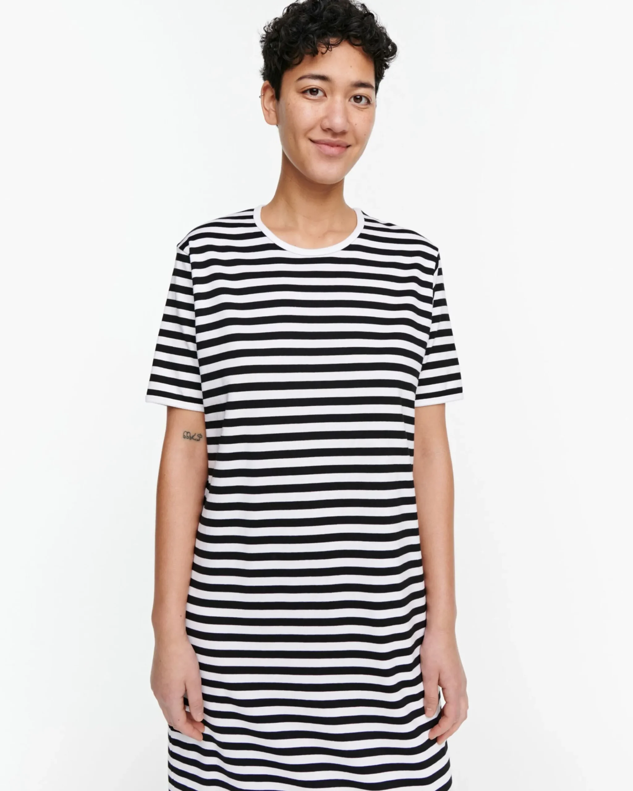 hetta_yufpaita_3.webp Marimekko Yöpaidat Ja Oloasut^Hetta -Yu00F6Paita