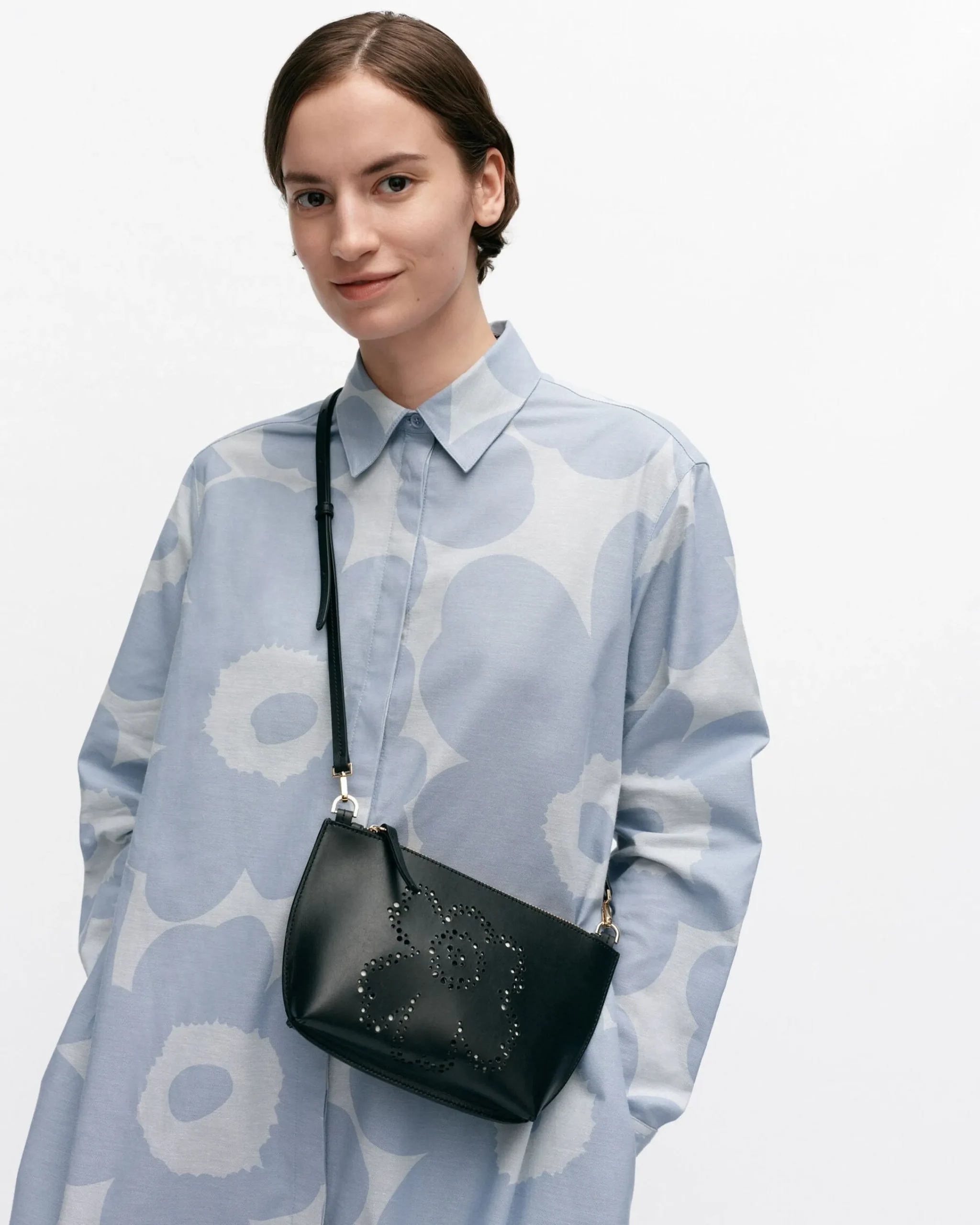 imprint_crossbody_unikko_laukku_5.webp Marimekko Kasilaukut^Imprint Crossbody Unikko Laukku