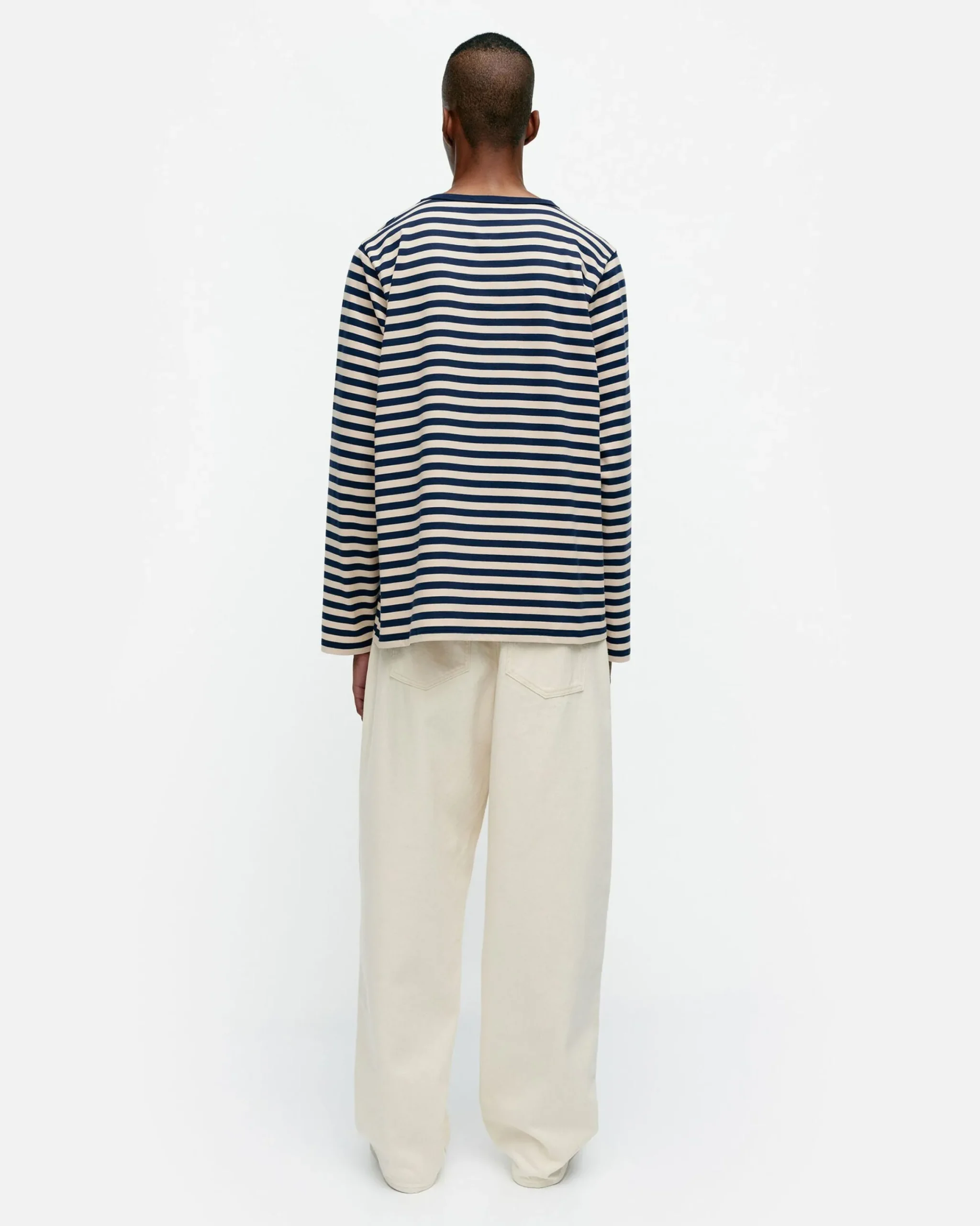 kioski_tasaraita_men_longsleeve_trikoopaita_2-1.webp Marimekko Unisex^Kioski Tasaraita Men Longsleeve Trikoopaita
