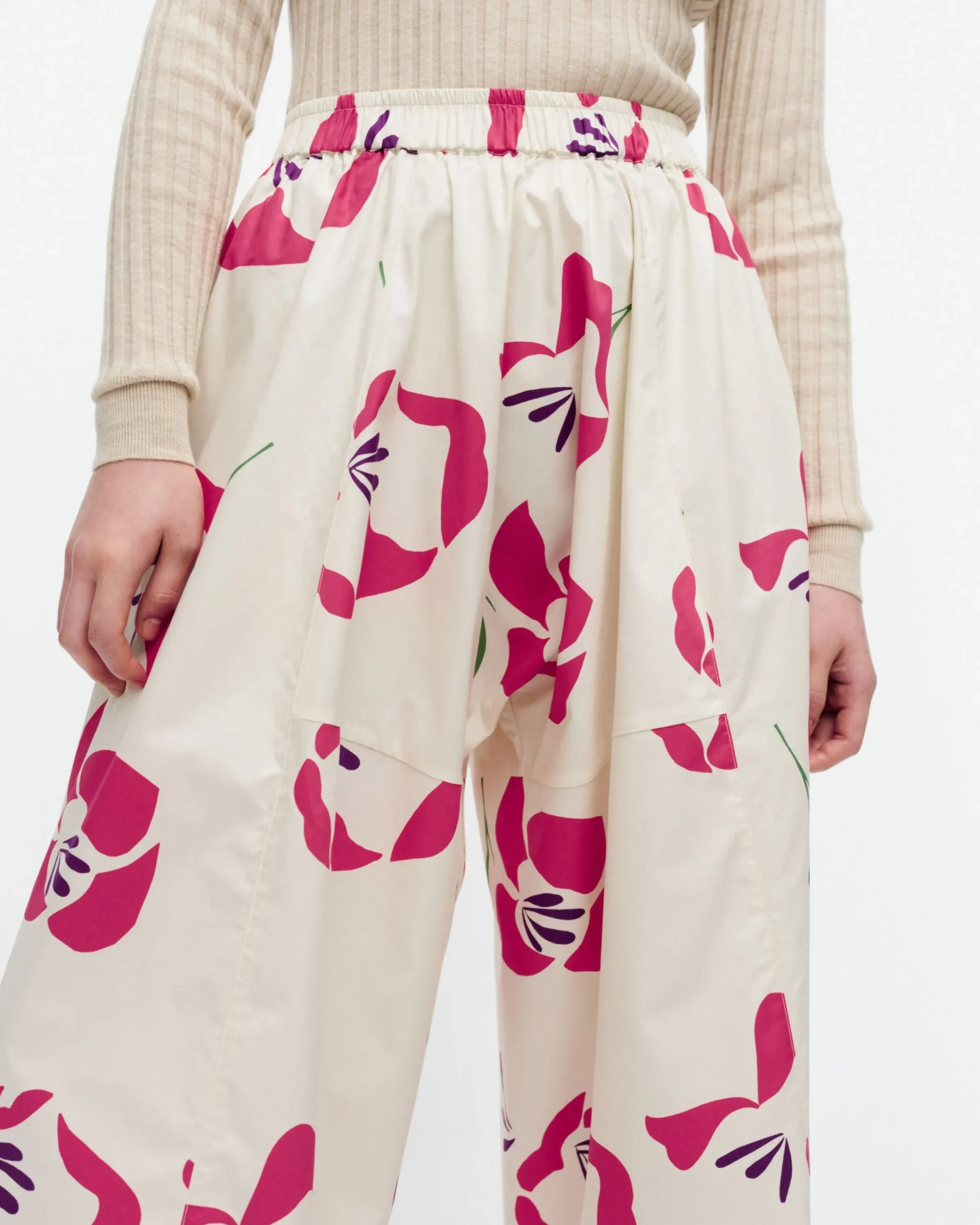 kressida_helakka_puuvillapopliinihousuhame_2.webp Marimekko Housut^Kressida Helakka Puuvillapopliinihousuhame