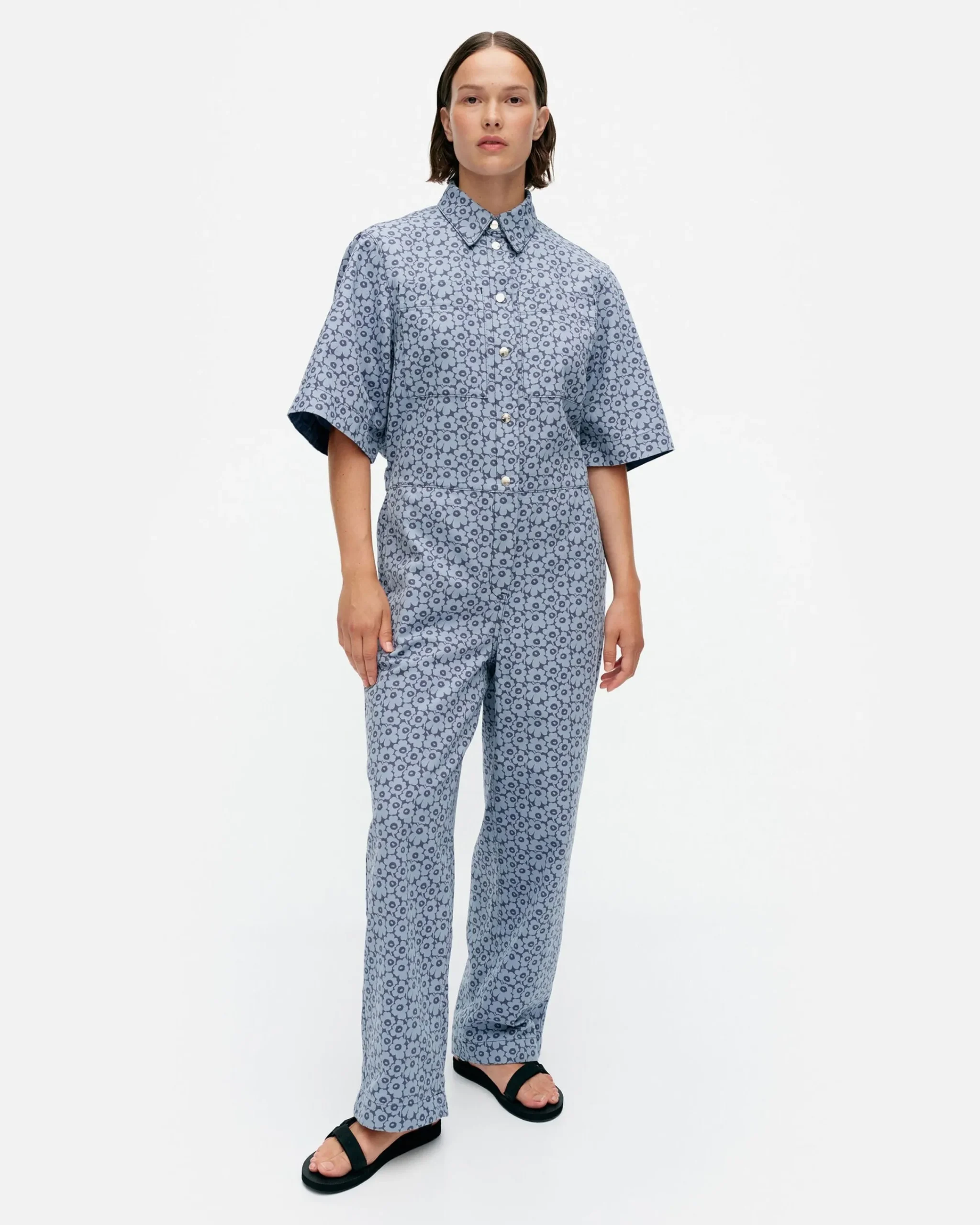 kukkein_unikko_puuvillahaalari_0-1.webp Marimekko Paidat Ja Tunikat^Kukkein Unikko Puuvillahaalari