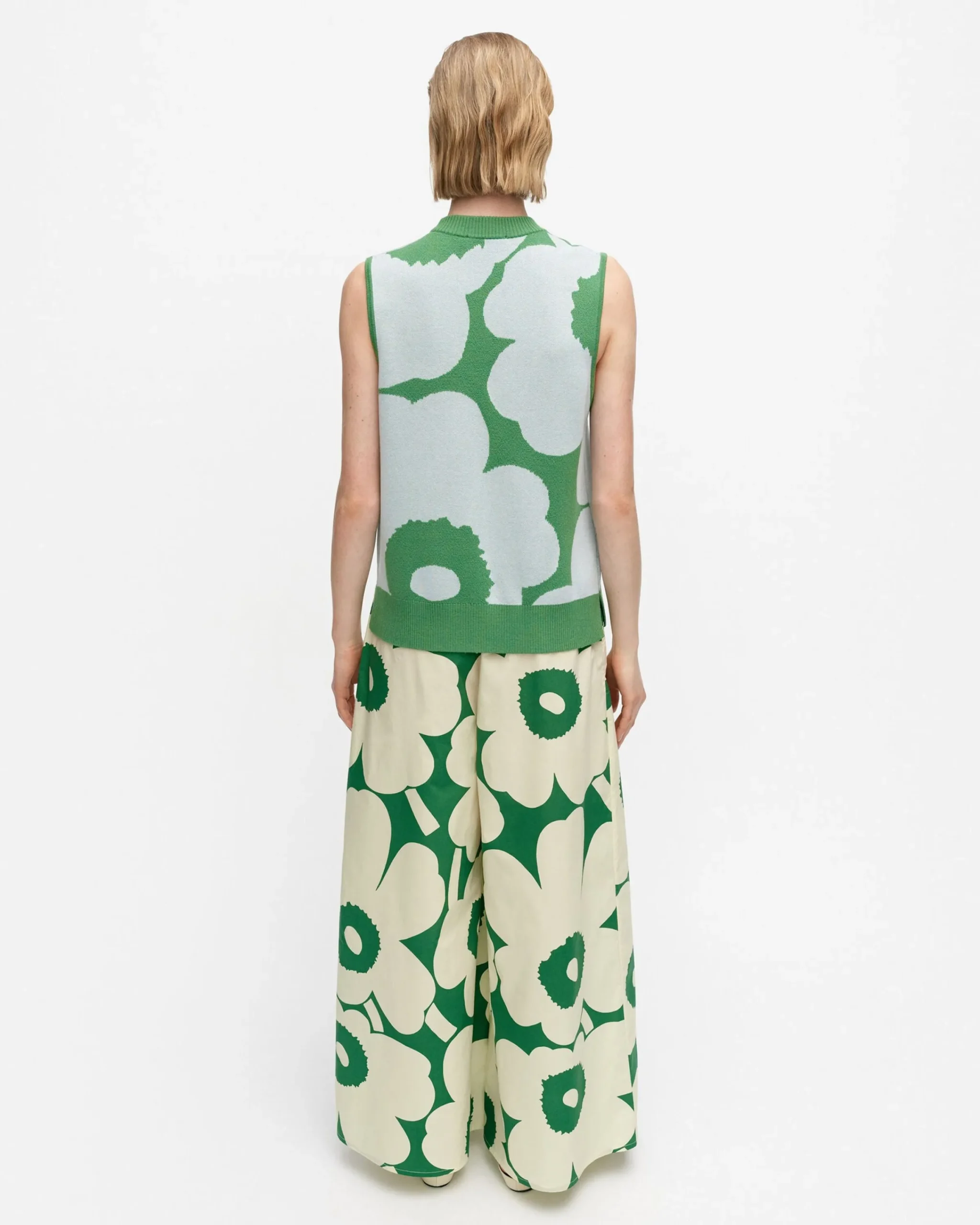 kulma_unikko_villaneuleliivi_2.webp Marimekko Neuleet^Kulma Unikko Villaneuleliivi