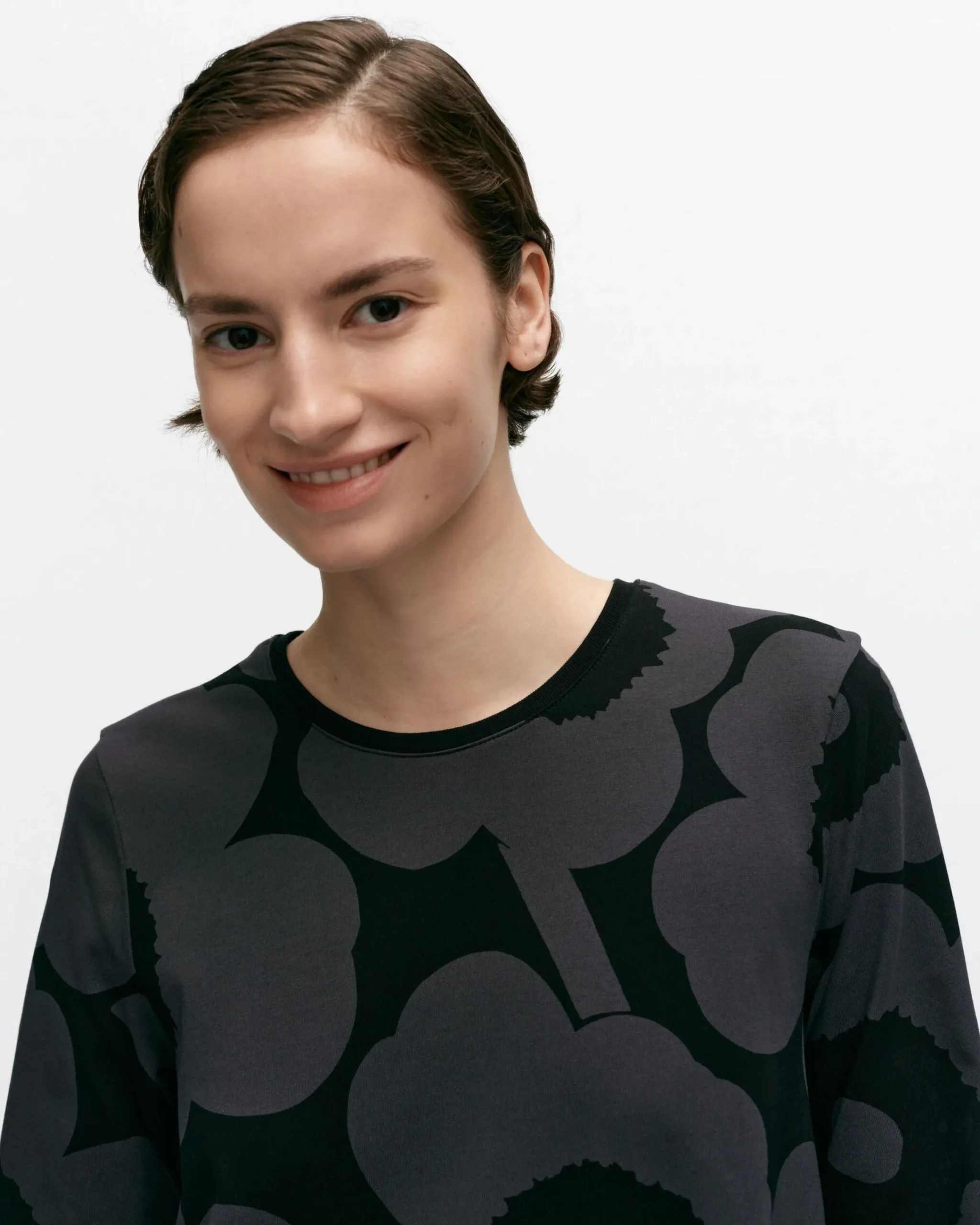 lehtokielo_unikko_trikoomekko_3.webp Marimekko Mekot^Lehtokielo Unikko Trikoomekko