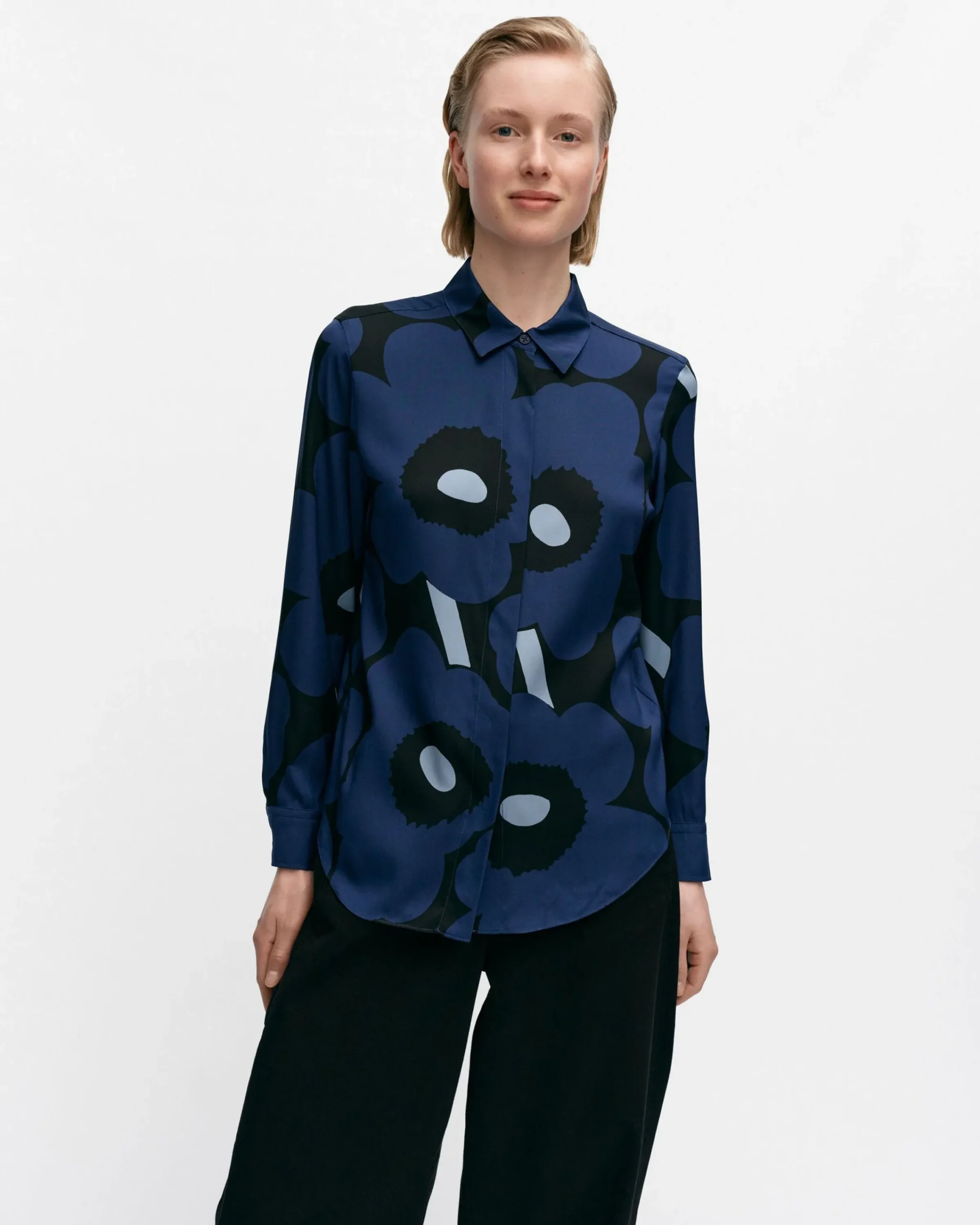 maija_unikko_silkkipaita_3.webp Marimekko Paidat Ja Tunikat^Maija Unikko Silkkipaita