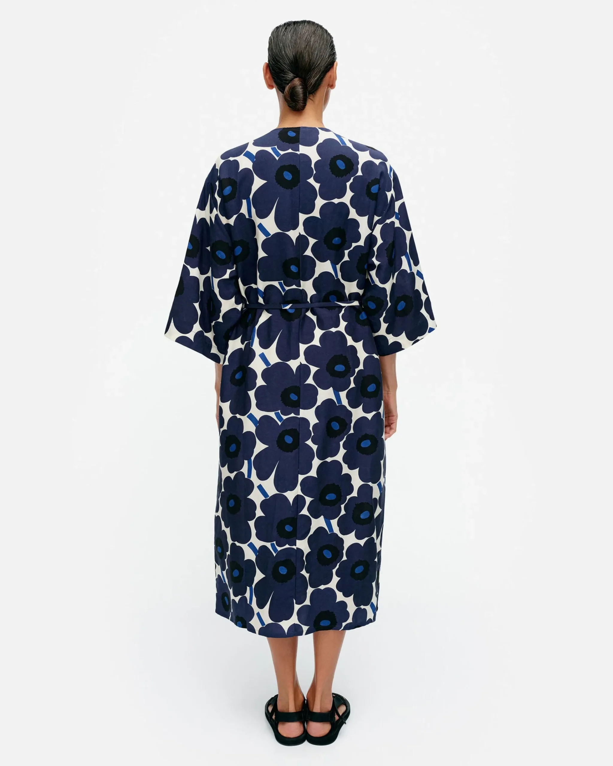 markkinat_unikko_kuprosekoitemekko_2.webp Marimekko Mekot^Markkinat Unikko Kuprosekoitemekko