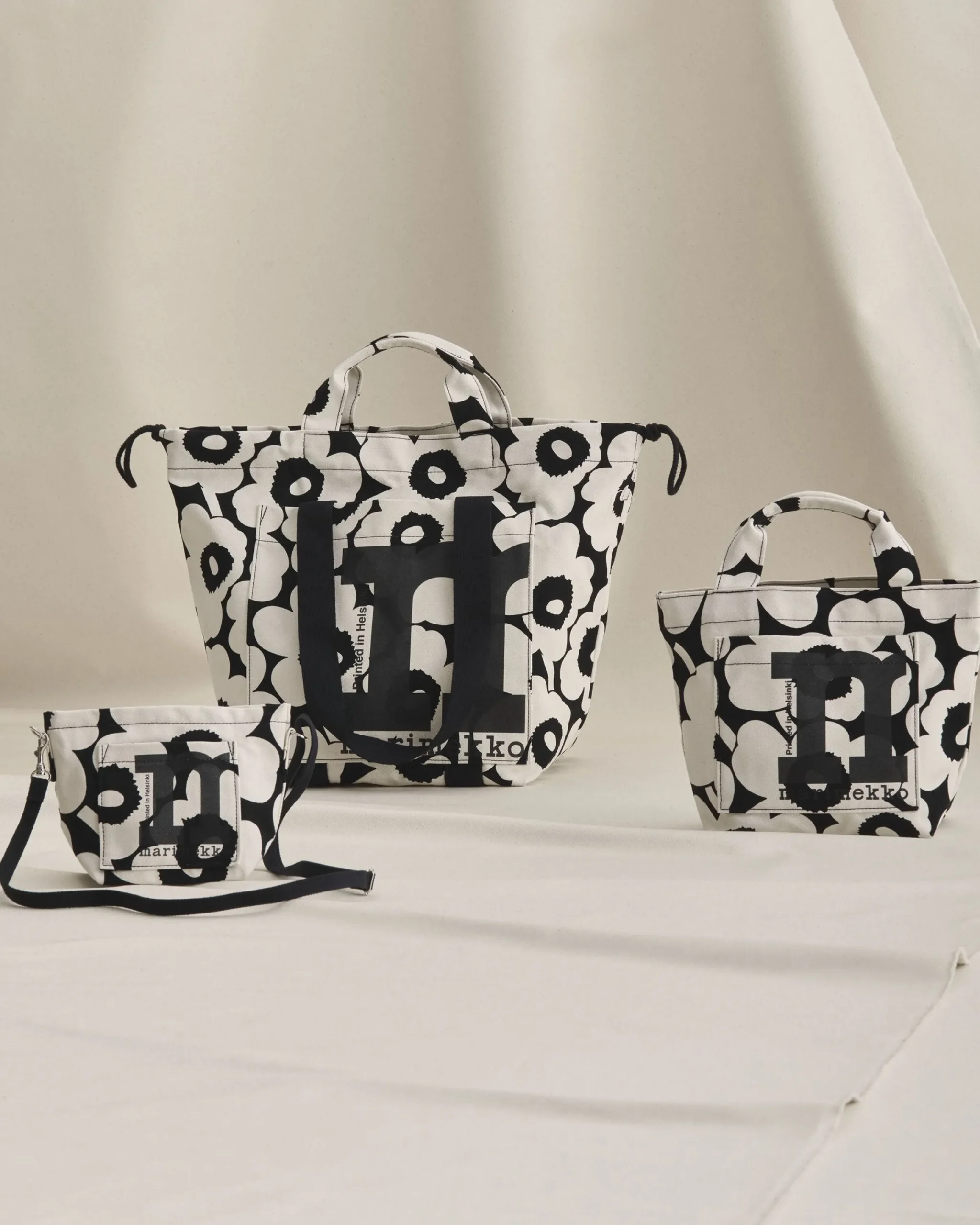 mono_city_tote_unikko_laukku_5-1.webp Marimekko Olkalaukut^Mono City Tote Unikko Laukku