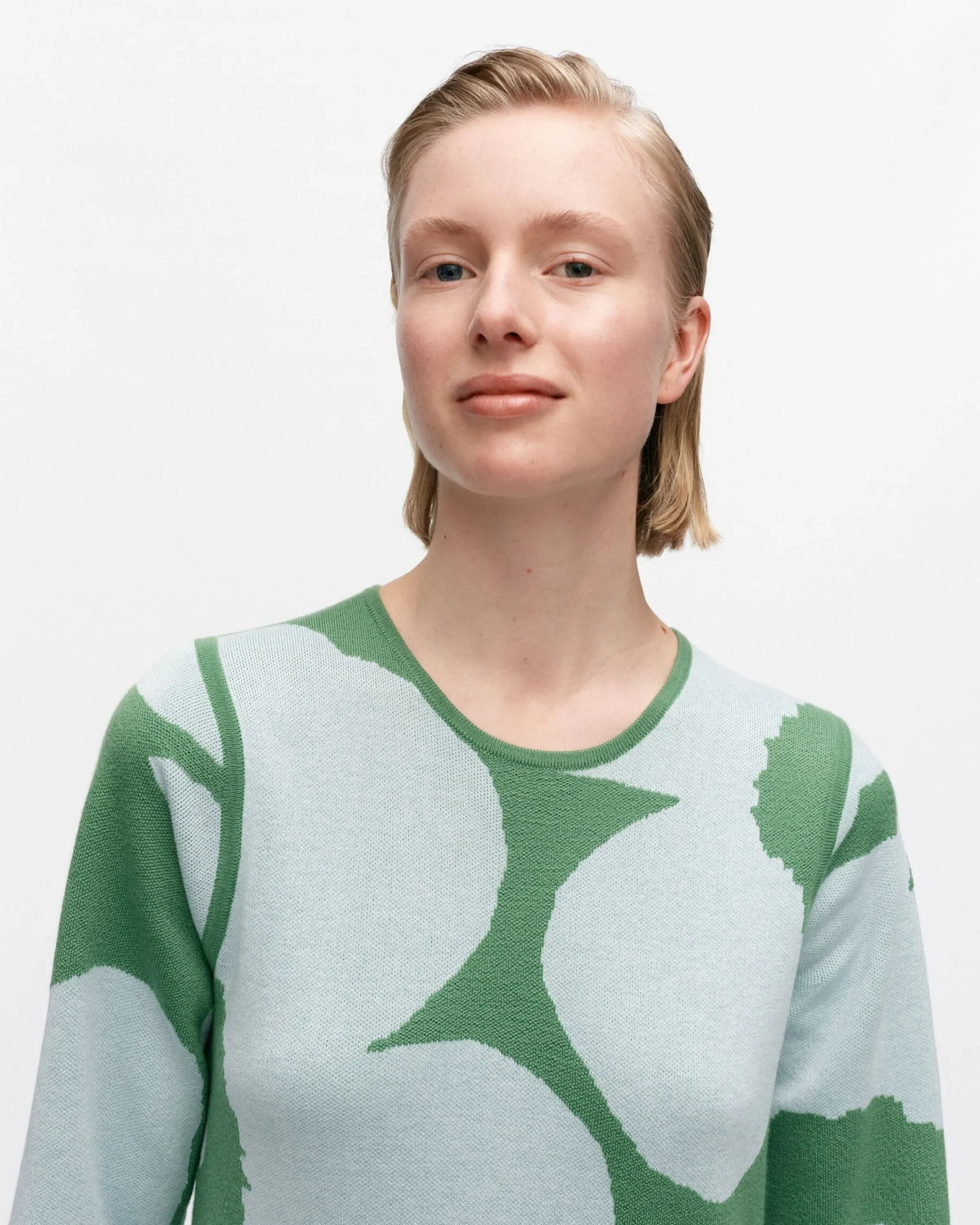 pointti_unikko_villaneulemekko_3.webp Marimekko Mekot^Pointti Unikko Villaneulemekko