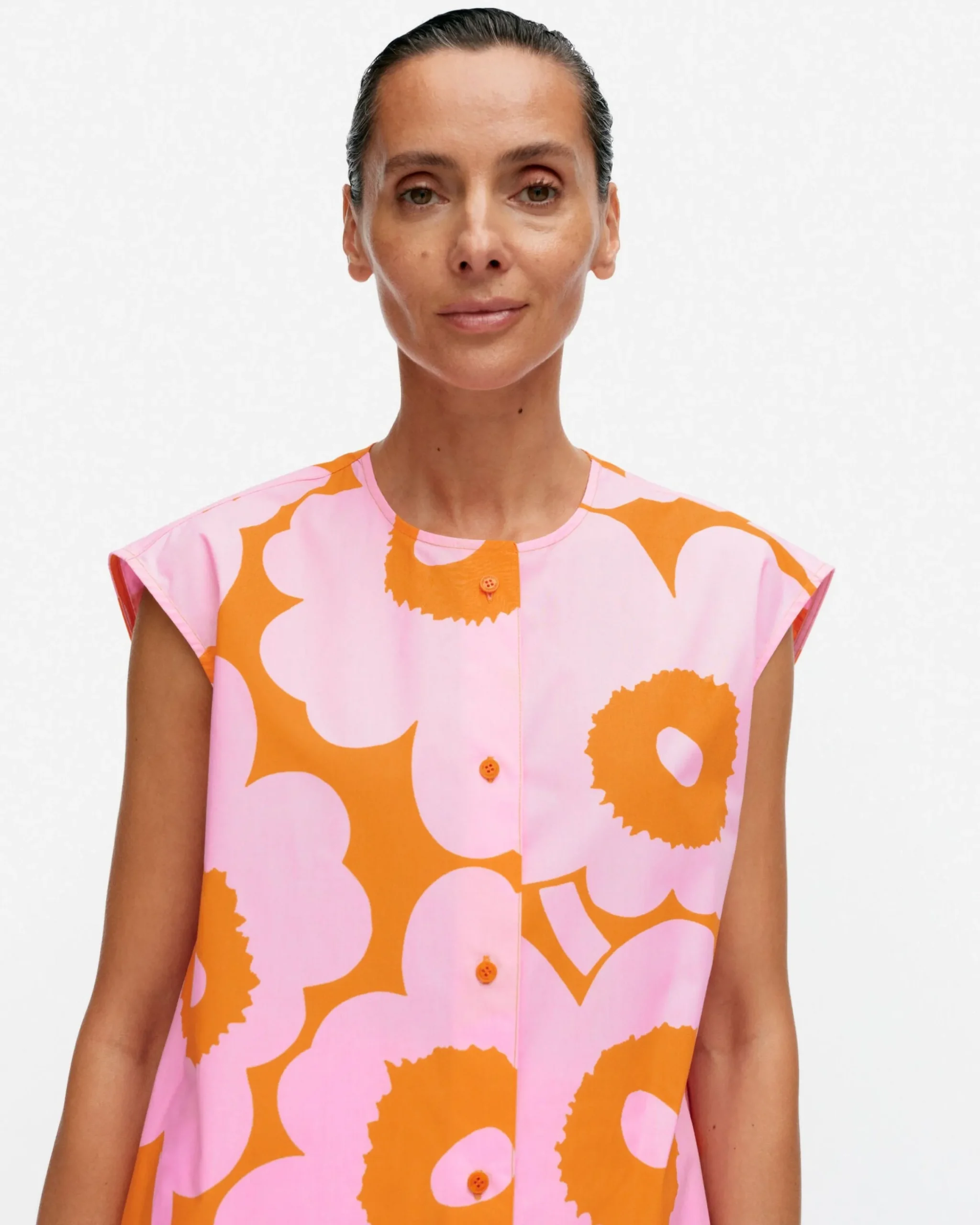 pudas_unikko_puuvillapopliinitunika_4.webp Marimekko Paidat Ja Tunikat^Pudas Unikko Puuvillapopliinitunika