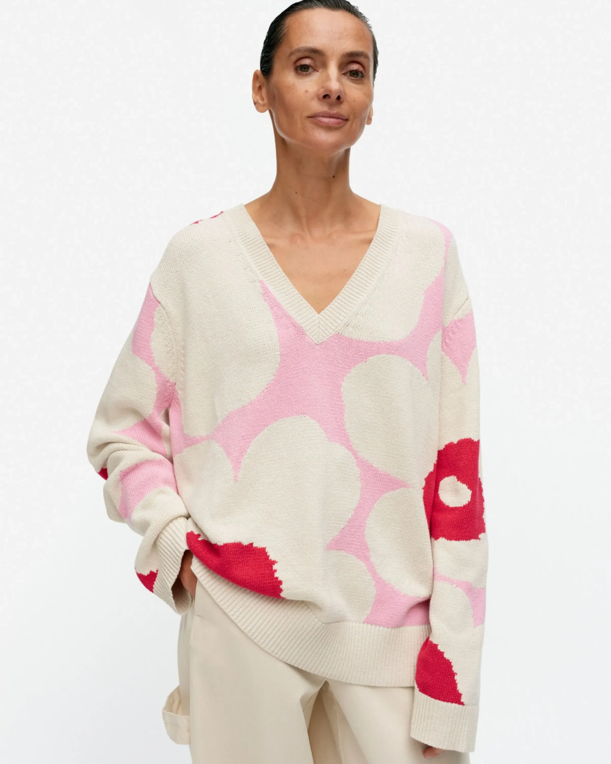 pueivue_unikko_puuvillaneulepusero_3-5.webp Marimekko Unisex^Pu00E4Ivu00E4 Unikko Puuvillaneulepusero