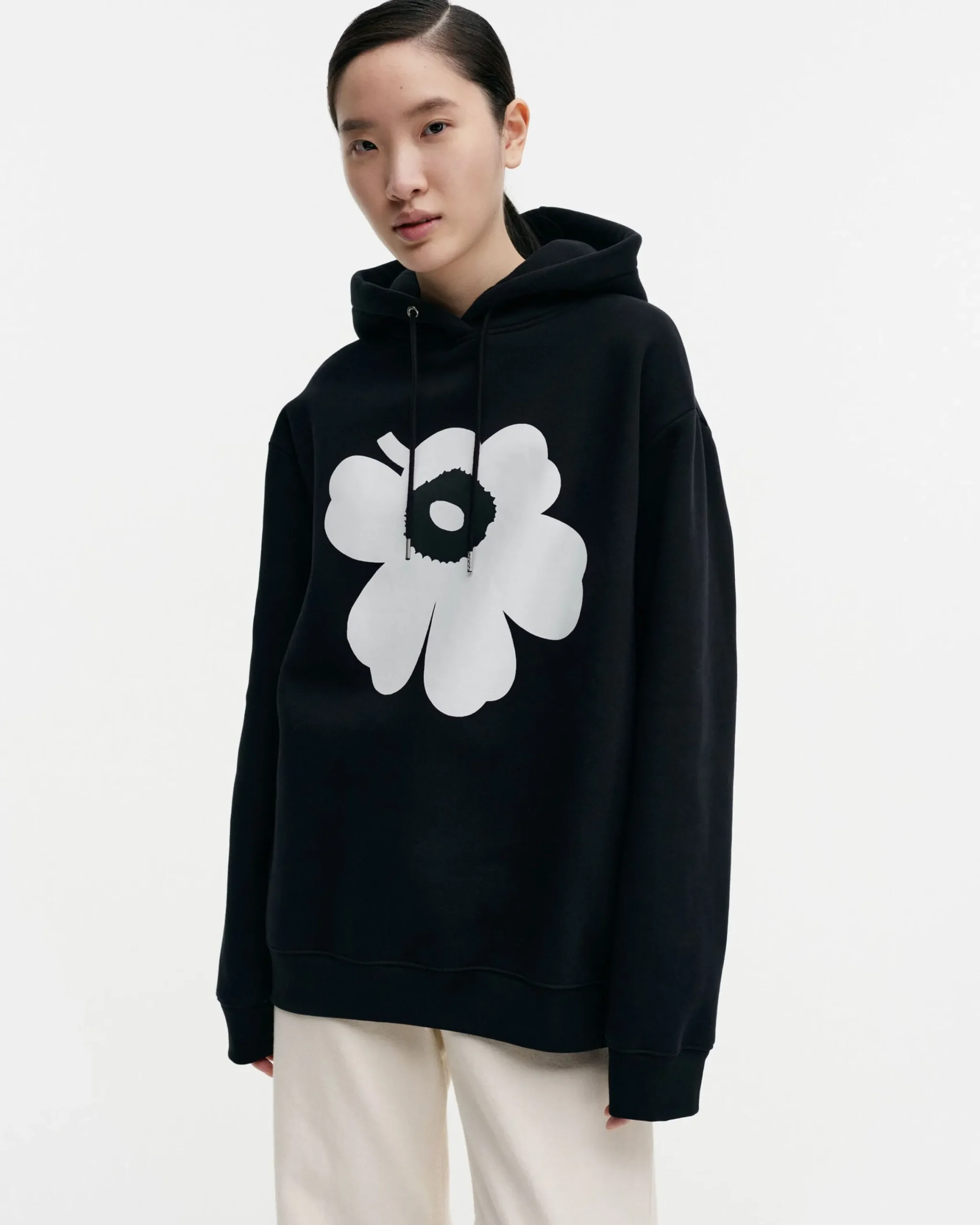 runoja_unikko_placement_huppari_2.webp Marimekko Paidat Ja Tunikat^Runoja Unikko Placement Huppari
