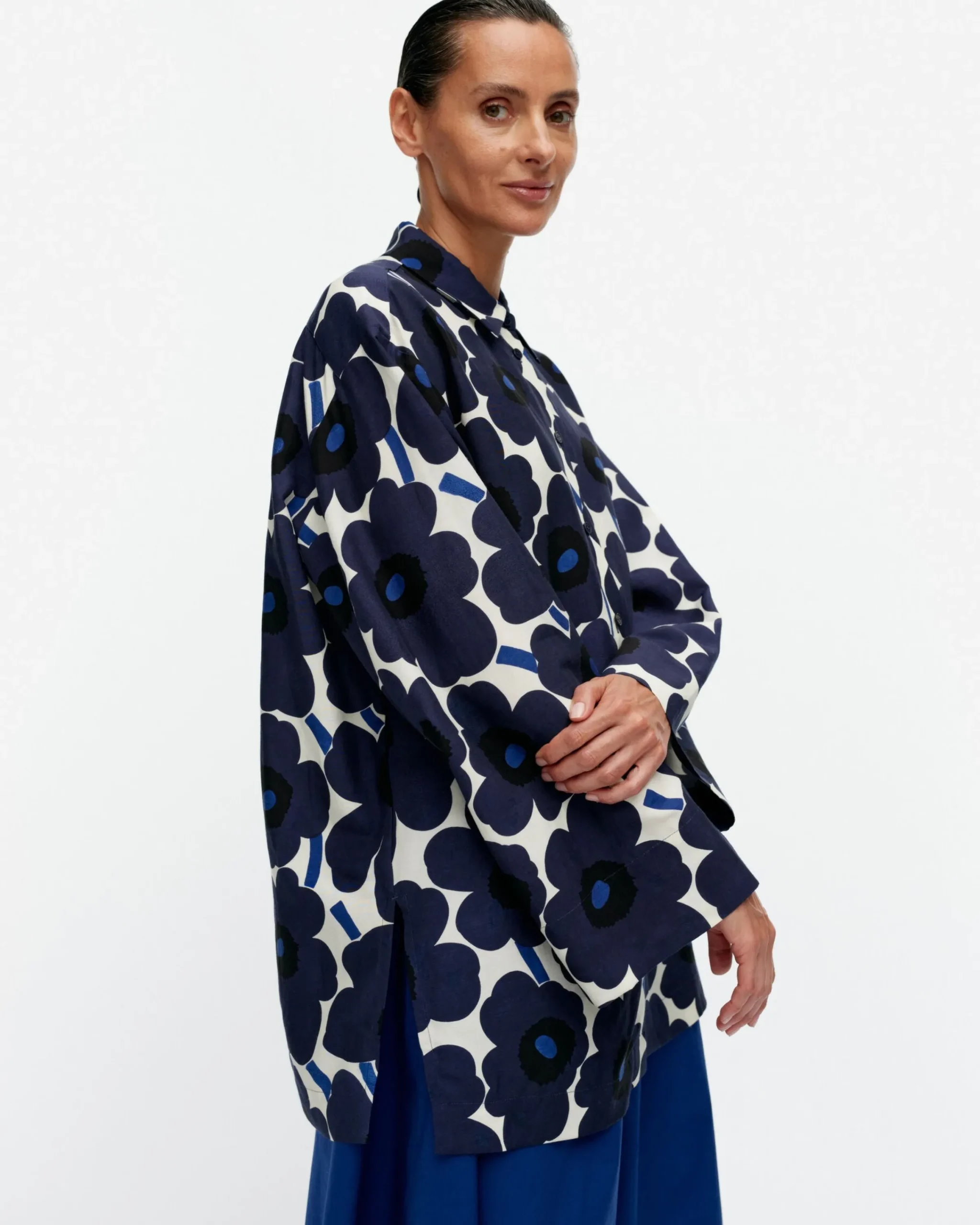 tufrmue_unikko_kuprosekoitepaita_3.webp Marimekko Paidat Ja Tunikat^Tu00F6Rmu00E4 Unikko Kuprosekoitepaita