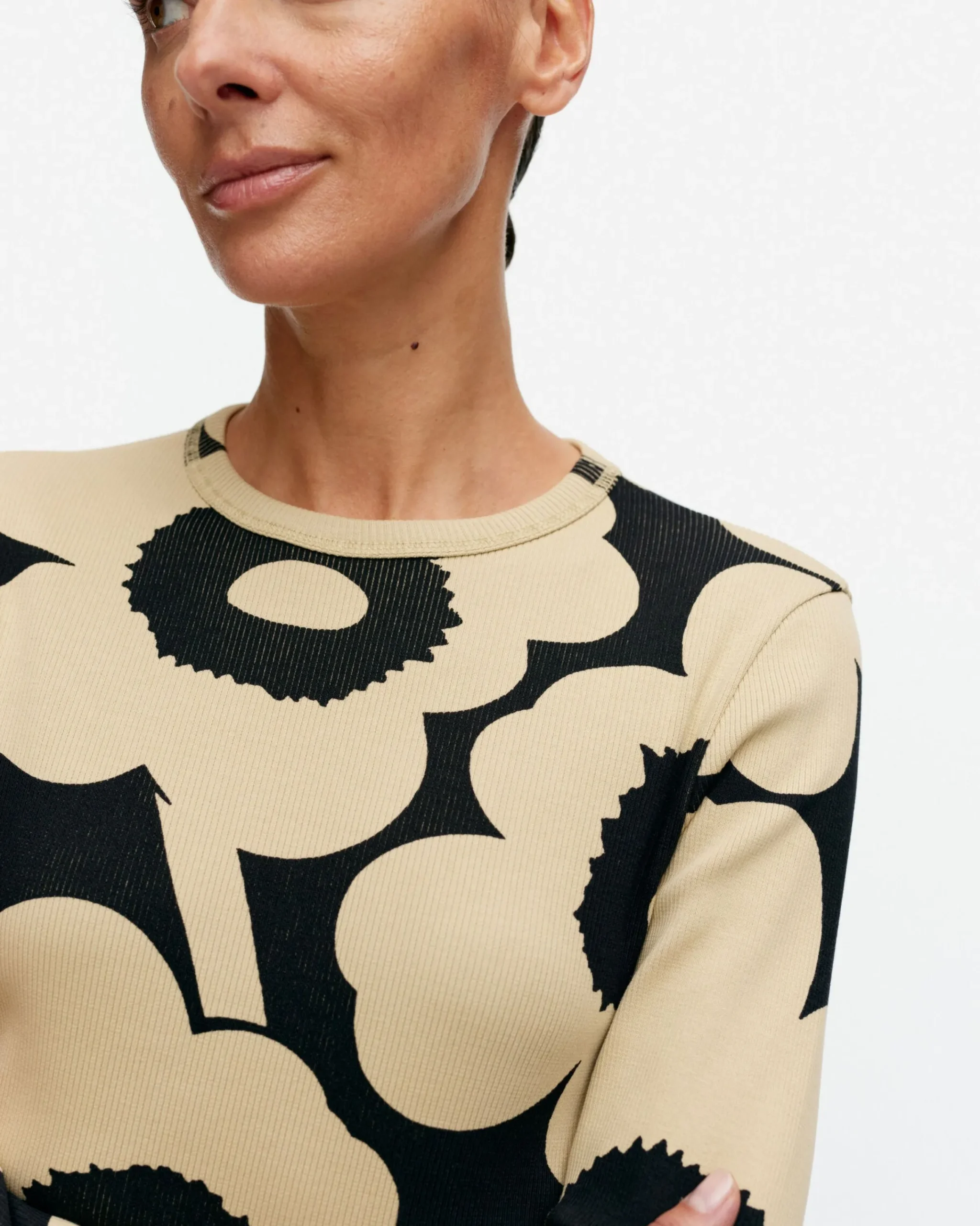 tulva_unikko_ribbipaita_3.webp Marimekko Paidat Ja Tunikat^Tulva Unikko Ribbipaita