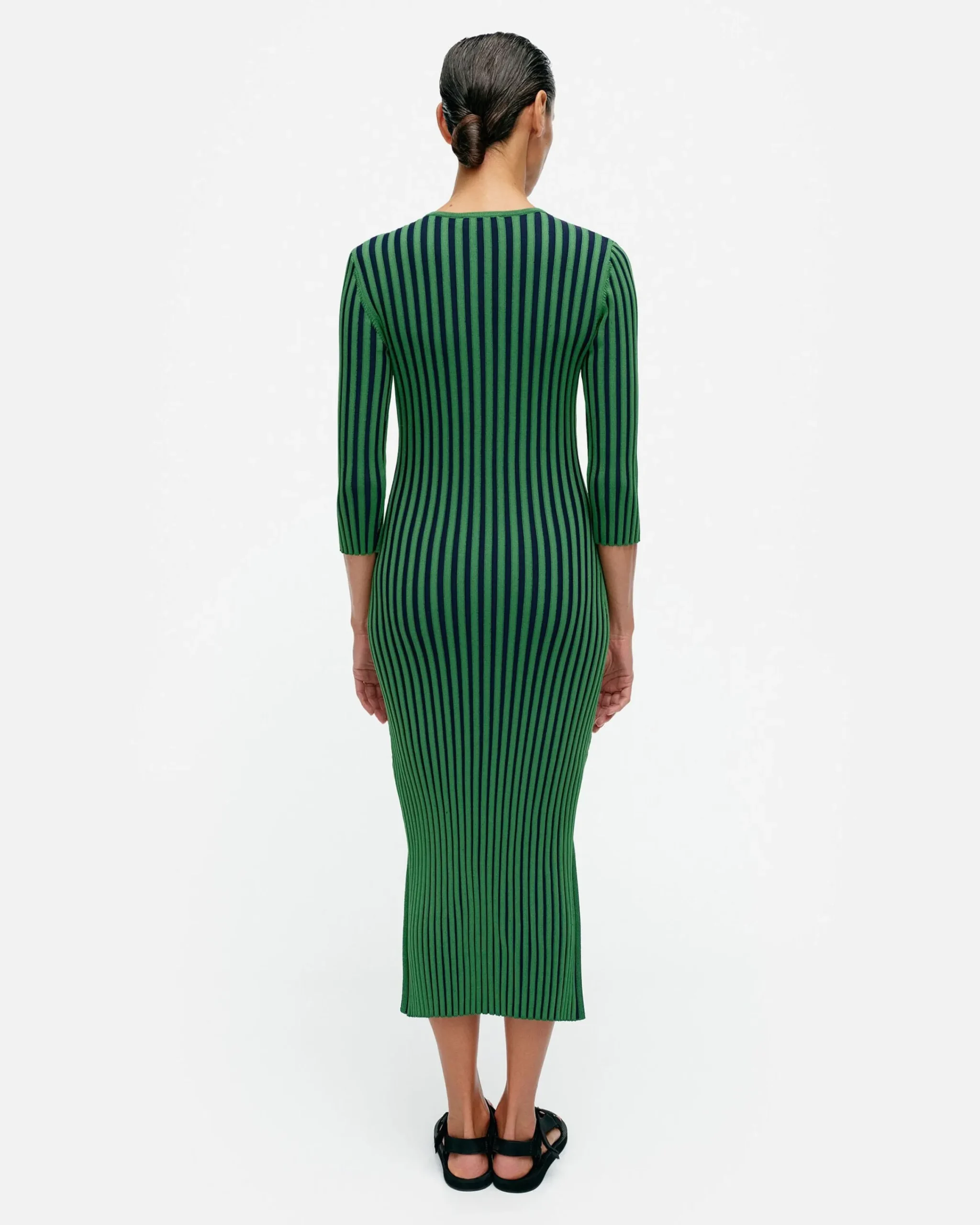 uinti_merirosvo_neulemekko_2.webp Marimekko Mekot^Uinti Merirosvo Neulemekko